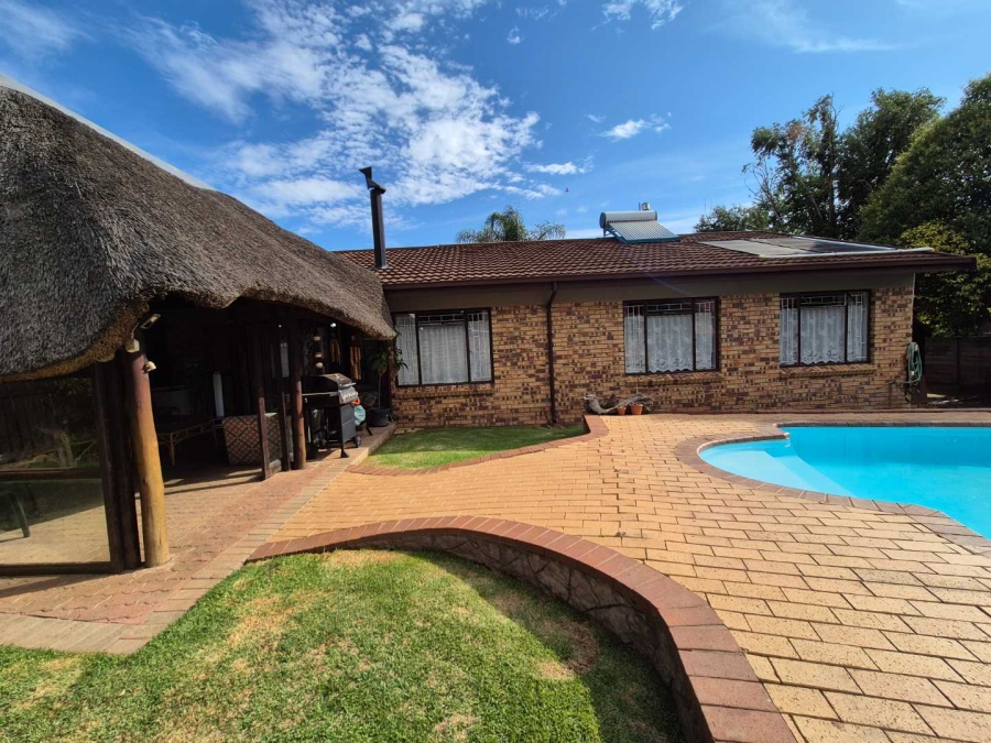 4 Bedroom Property for Sale in Heuwelsig Free State